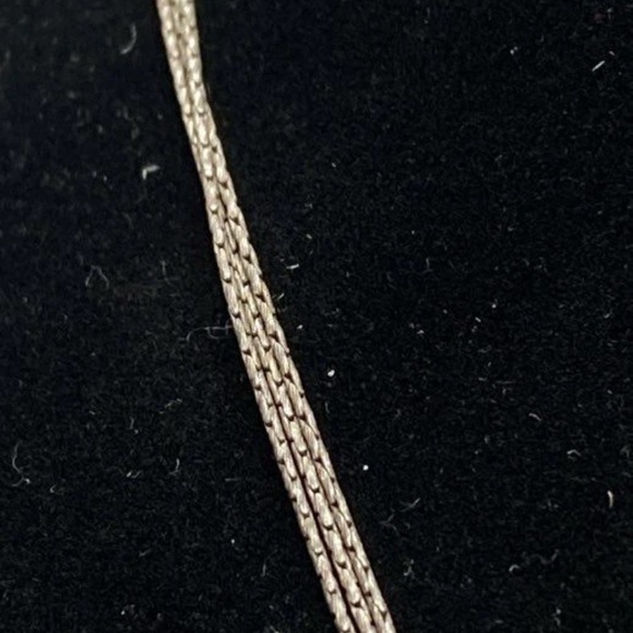 Elegant Silver Vintage Necklace with Clear Pendant - Picture 3 of 6